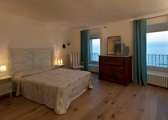 فندق مبيت وإفطار Tre Finestre Sul Mare 3*