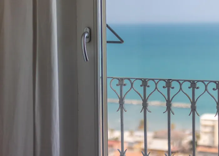 فندق مبيت وإفطار Tre Finestre Sul Mare غْروتّامّاري