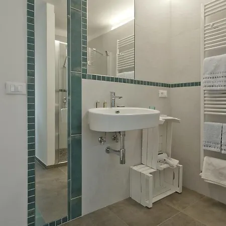 Tre Finestre Sul Mare Bed & Breakfast 3*