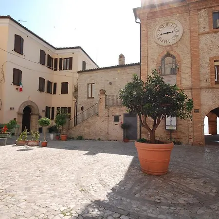Tre Finestre Sul Mare Bed and Breakfast 3*